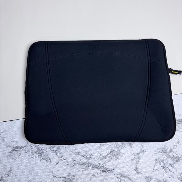 Targus Sleeve fits Laptop Bag 15-Inch MacBook Pro Black Neoprene Soft Case - Picture 4 of 12